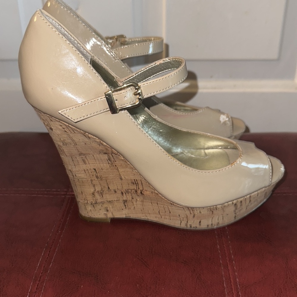 Guess - Picture 4 of 8